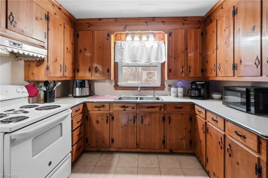 2057 Junction Road Cooleemee, NC 27014 - Photo 5 of 34 Spacious kitchen