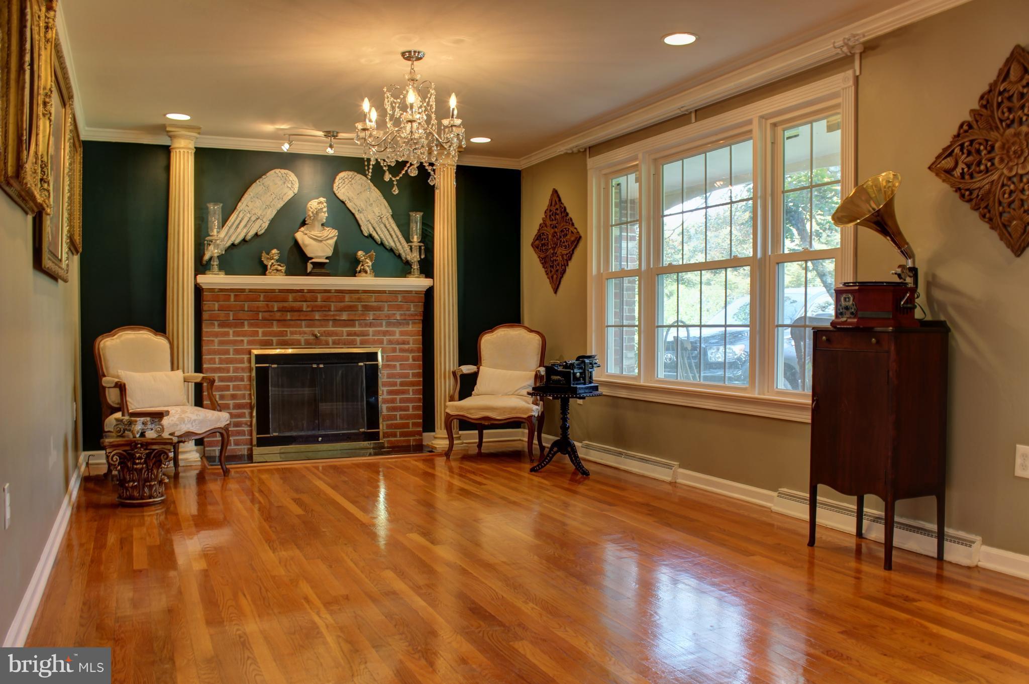 24300 Ridge Road Damascus, MD 20872 - Photo 9 of 30 Living room View-1