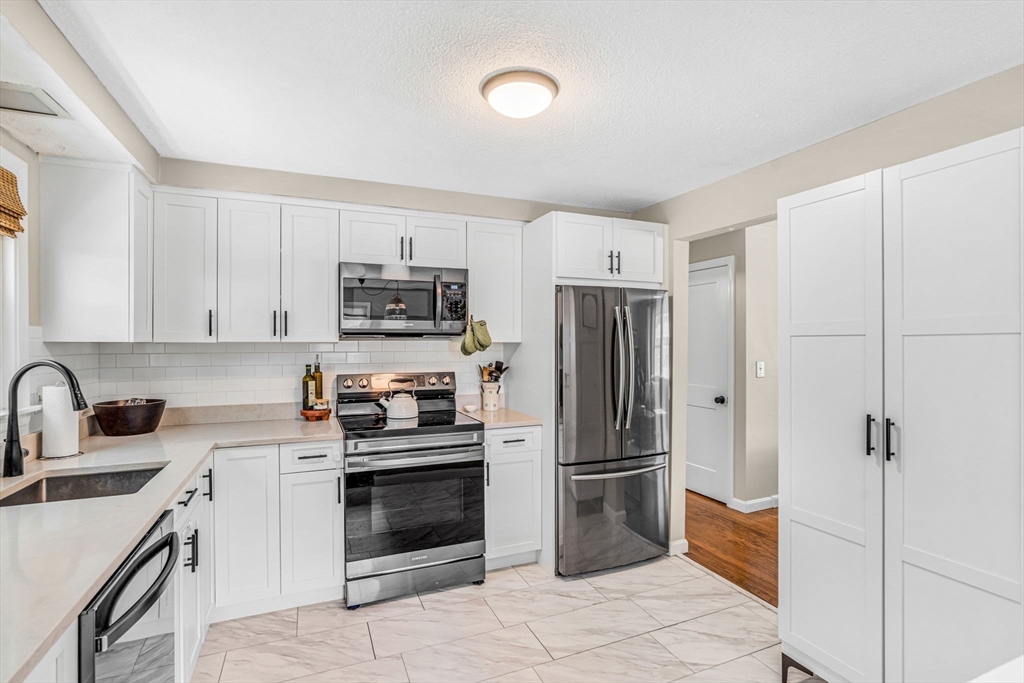 24 John Robinson Road Hudson, MA 01749 - Photo 12 of 41 Gallery Image 12
