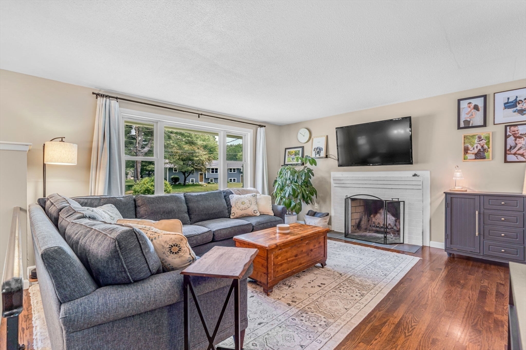 24 John Robinson Road Hudson, MA 01749 - Photo 6 of 41 Gallery Image 6