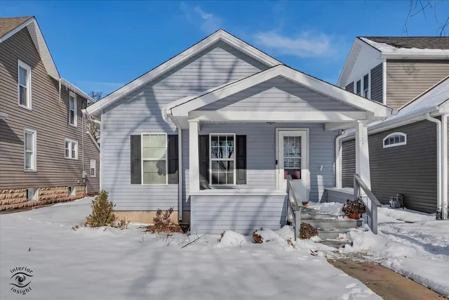 a view of a house with outdoor space