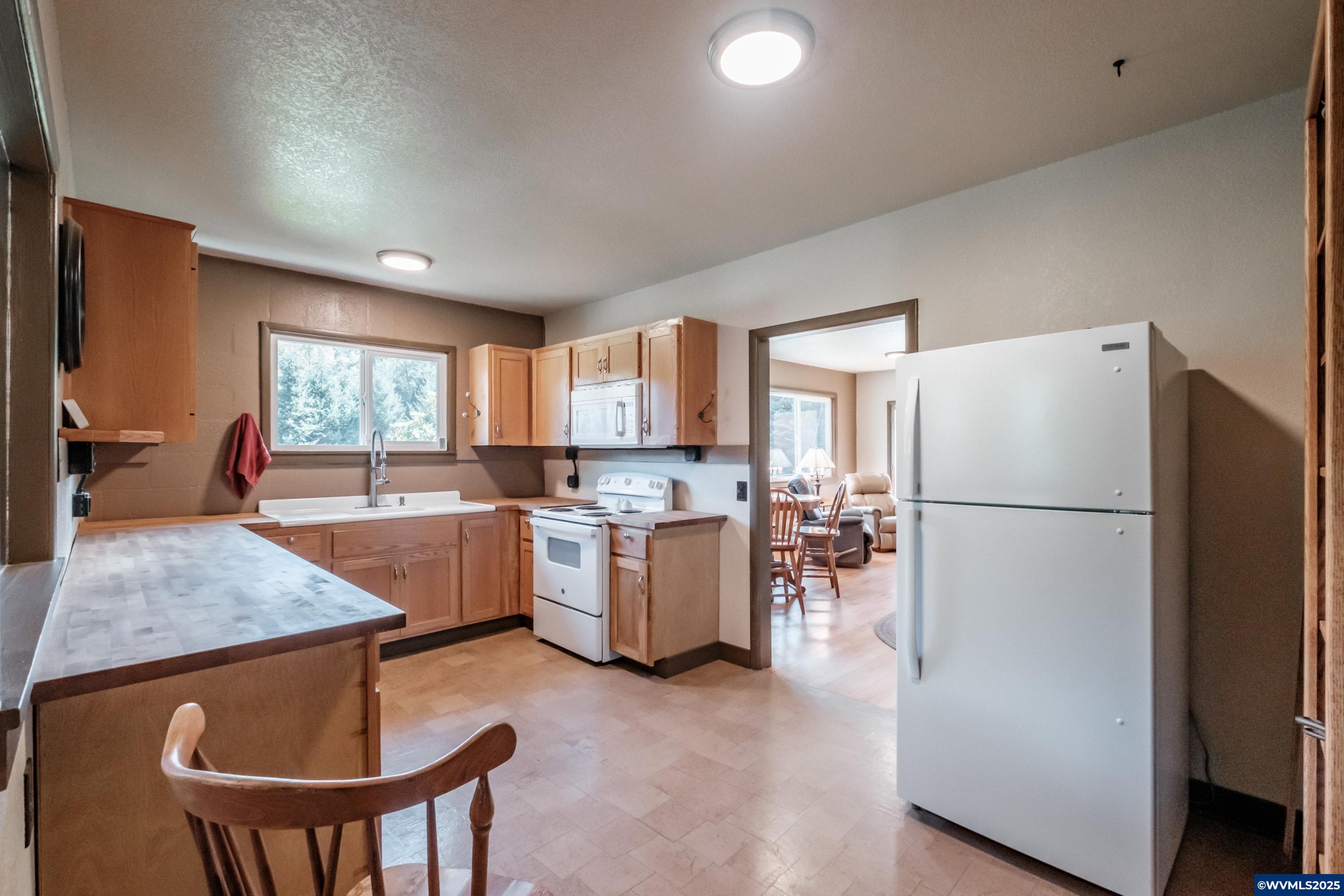 9602 Harlan Road Eddyville, OR 97343 - Photo 14 of 50