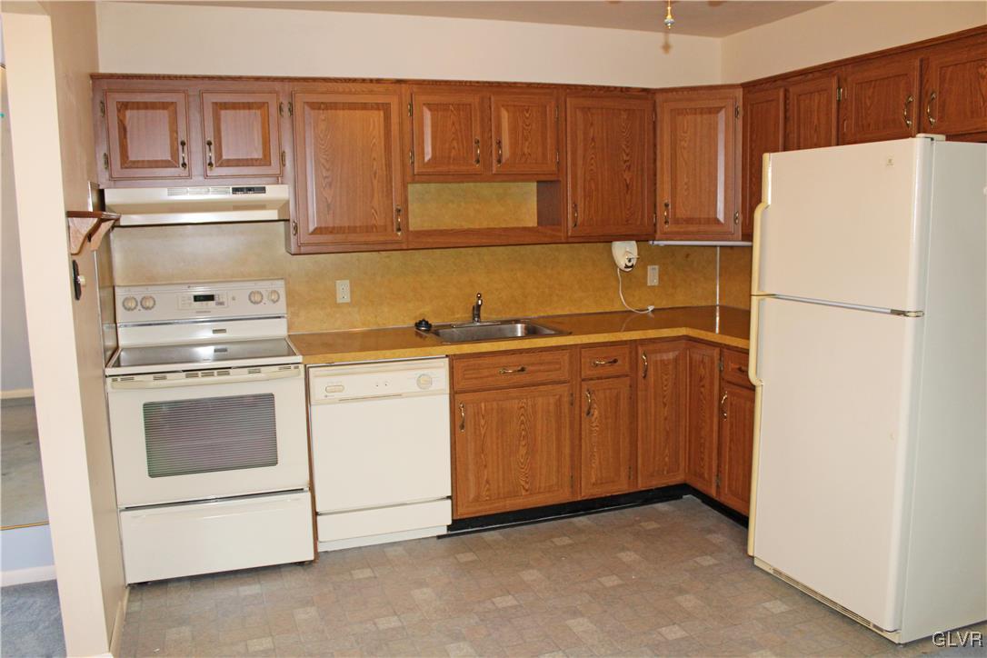 2931 Mission Road Bethlehem, PA 18017 - Photo 4 of 15 Kitchen