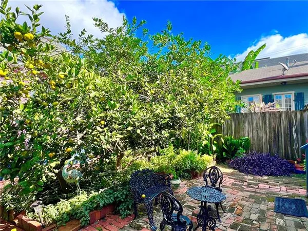 $1,700 | 2025 Dauphine Street, New Orleans, LA 70116