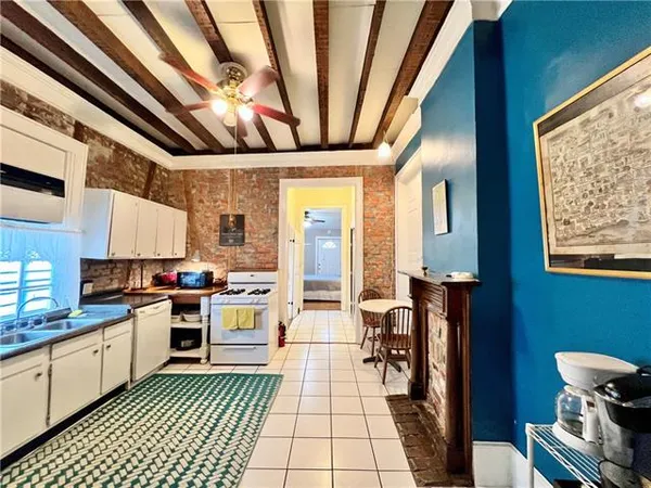 $1,700 | 2025 Dauphine Street, New Orleans, LA 70116