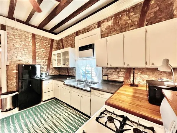 $1,700 | 2025 Dauphine Street, New Orleans, LA 70116