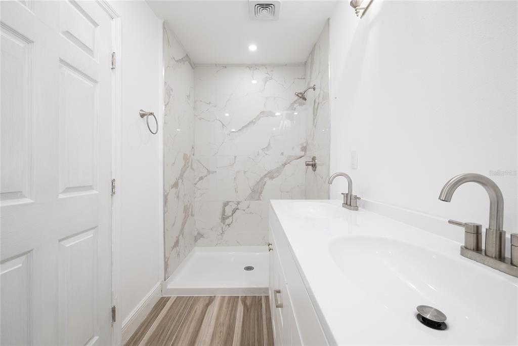 291 Ivey Road Casselberry, FL 32707 - Photo 21 of 32 a bathroom with a sink and a tub