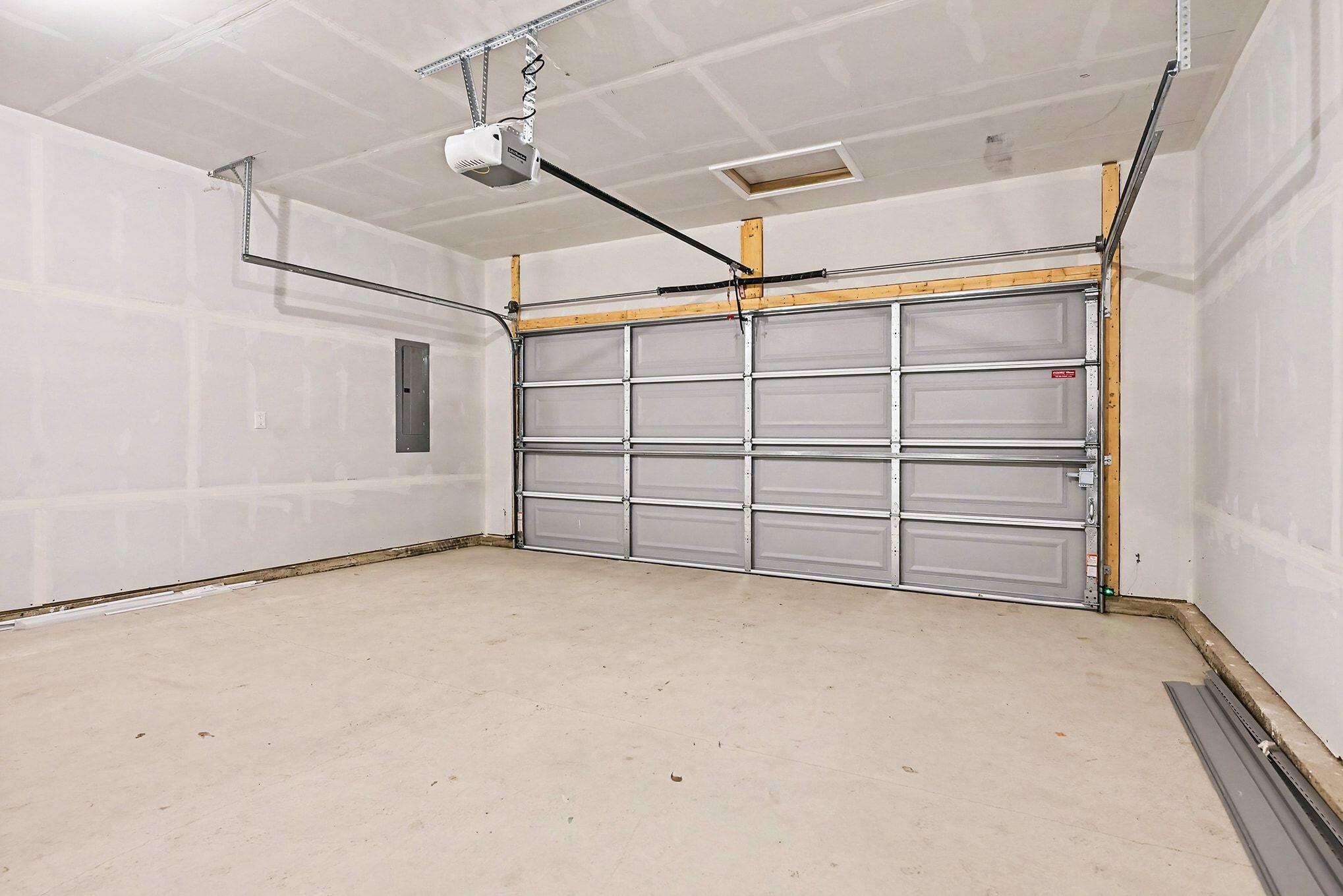 58802 Swenson Street Mattawan, MI 49071 - Photo 18 of 20 CDF108-i1880-Garage