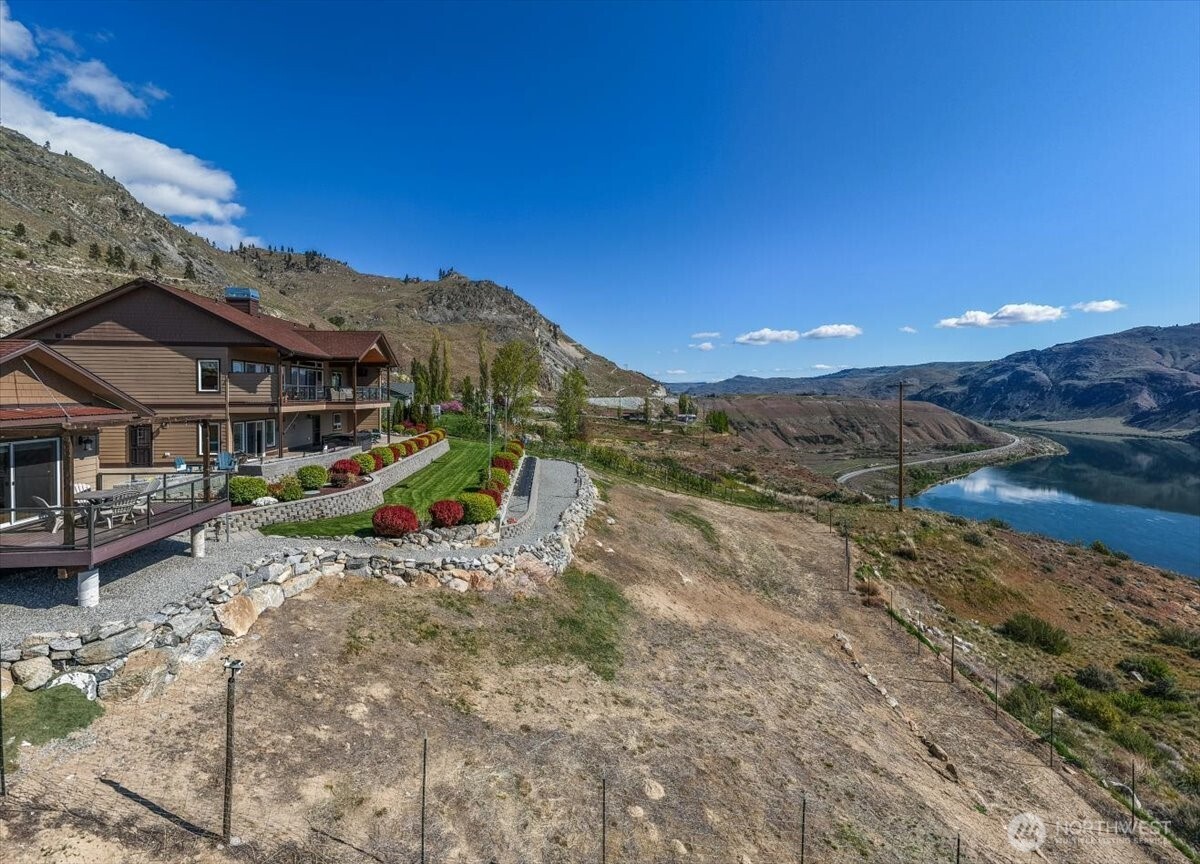 525 Columbia View Road Chelan, WA 98816 - Photo 4 of 40