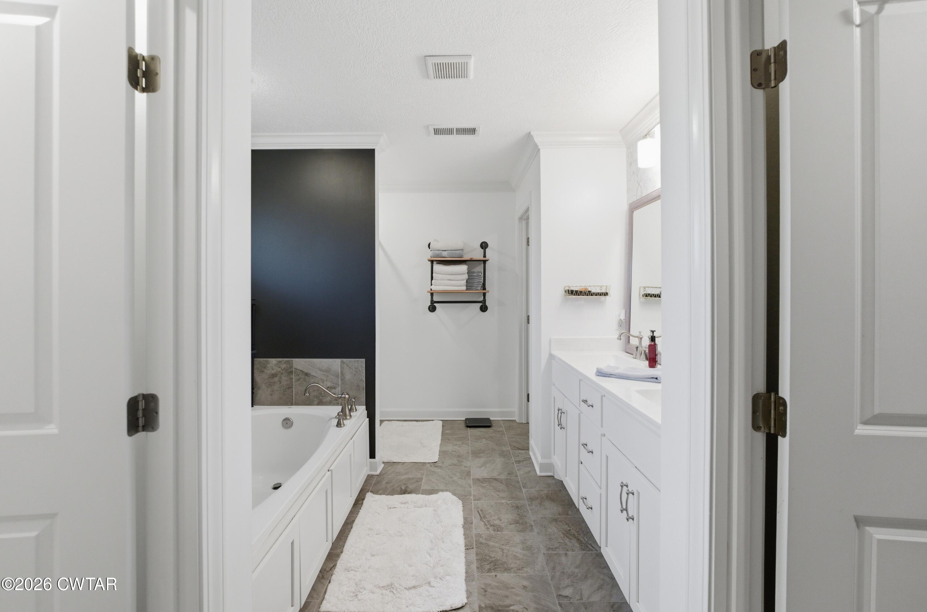 5 Pinehill Cove Jackson, TN 38305 - Photo 23 of 47 a bathroom with a tub sink and mirror