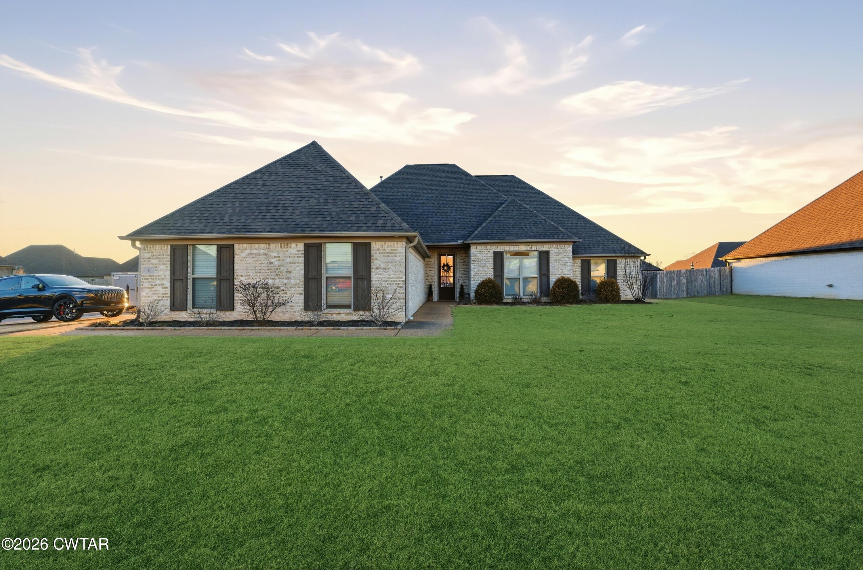 5 Pinehill Cove Jackson, TN 38305 - Photo 39 of 47 a front view of a house with a garden