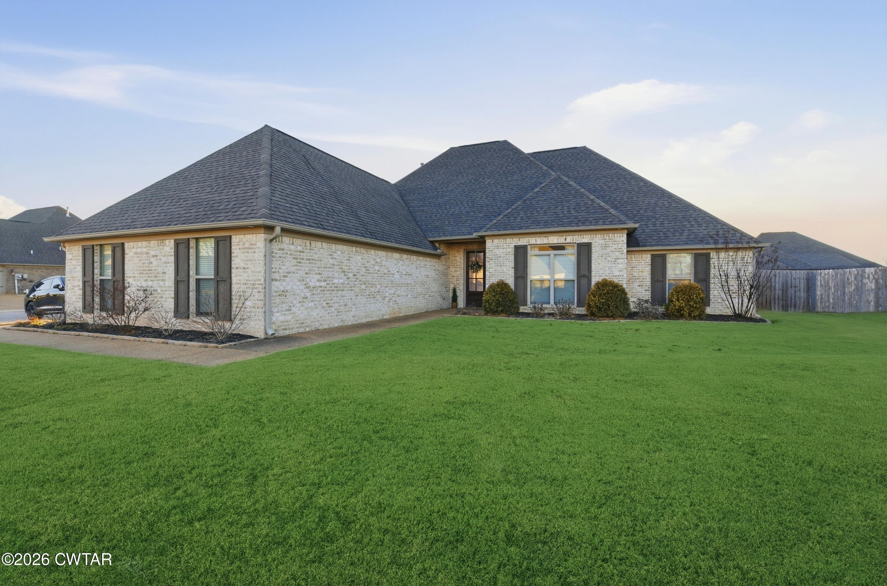 5 Pinehill Cove Jackson, TN 38305 - Photo 40 of 47 a house view with a garden space