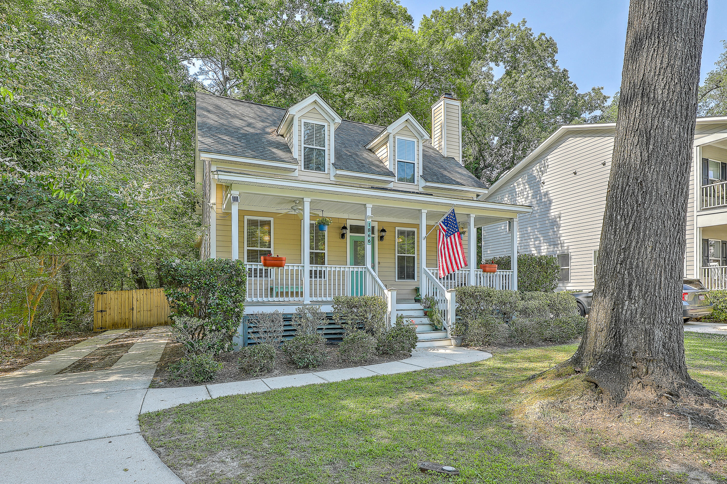 1866 Dogwood Road Charleston, SC 29414 - Photo 3 of 34 0W7A9007_08_09_10_11_12_13