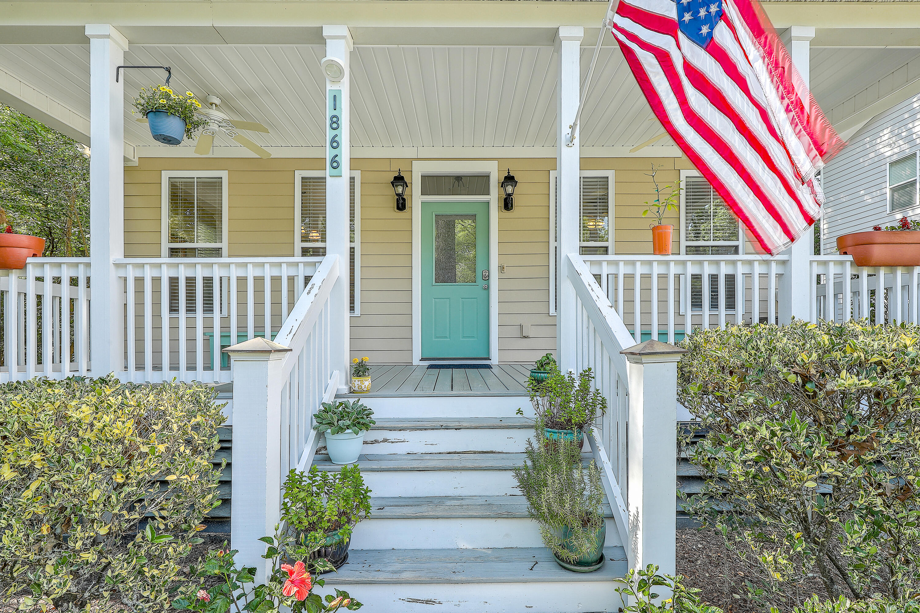 1866 Dogwood Road Charleston, SC 29414 - Photo 4 of 34 0W7A9028_29_30_31_32_33_34
