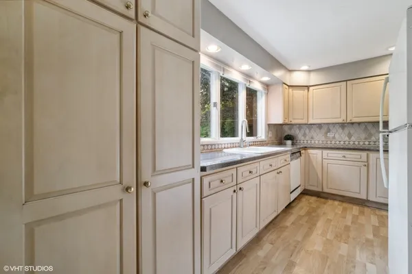 $569,000 | 1720 Longvalley Road, Glenview, IL 60025
