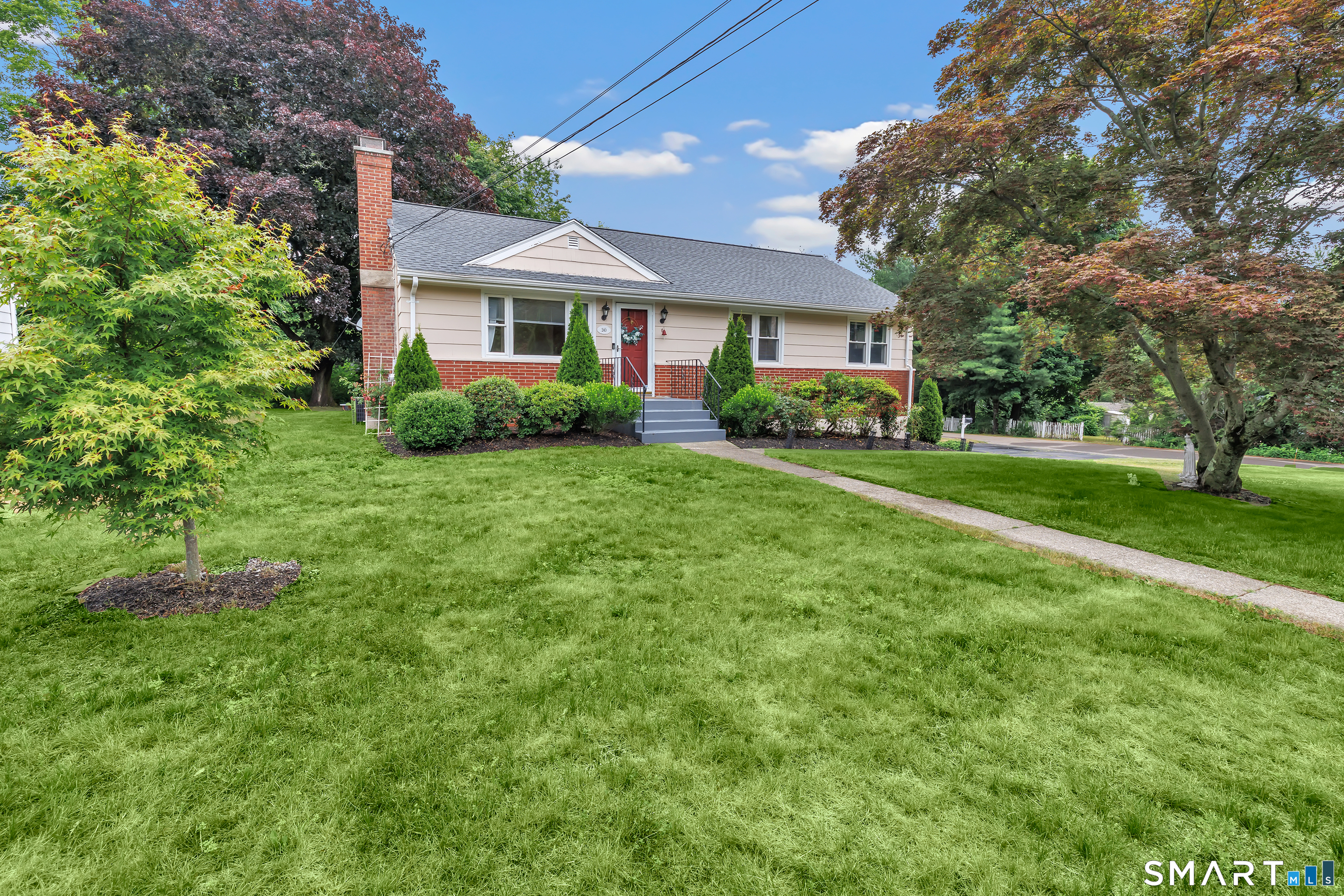 240 Blackhouse Road Trumbull, CT 06611 - Photo 2 of 40