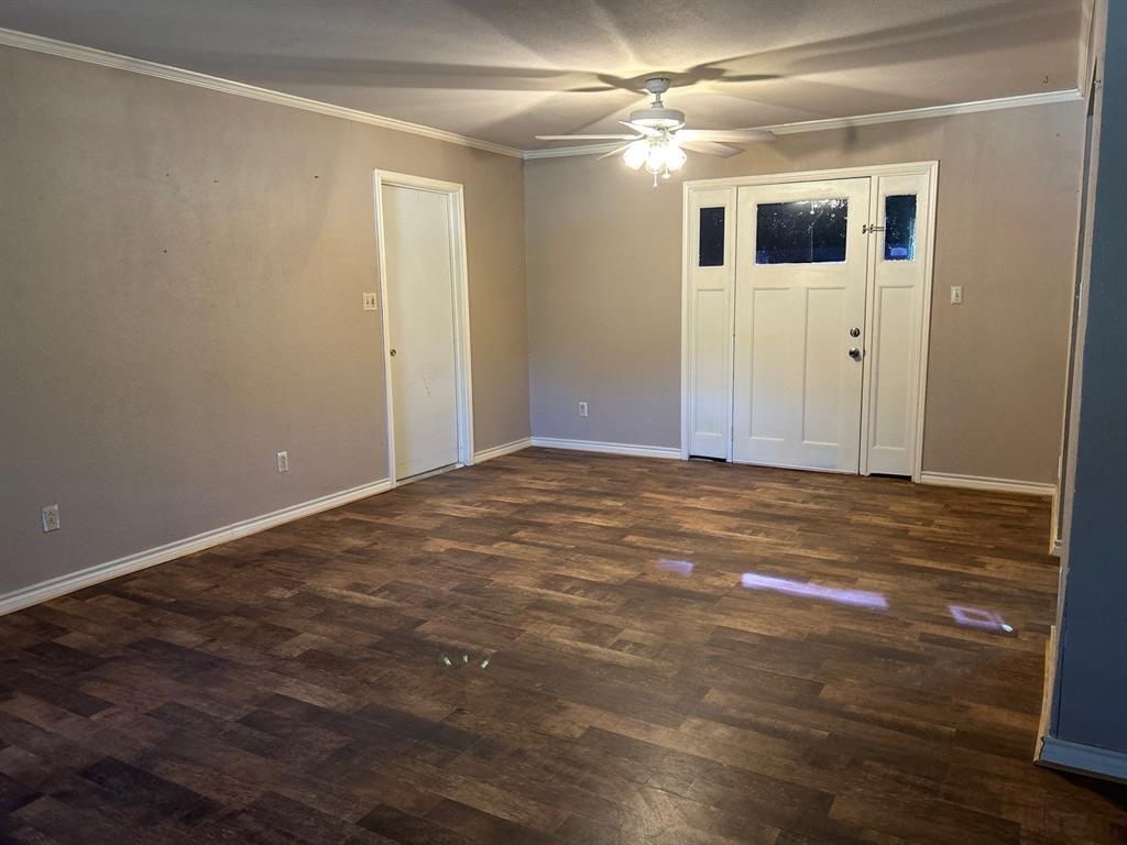 928 Vz County Road 3828 Wills Point, TX 75169 - Photo 11 of 29 a view of a livingroom with wooden floor