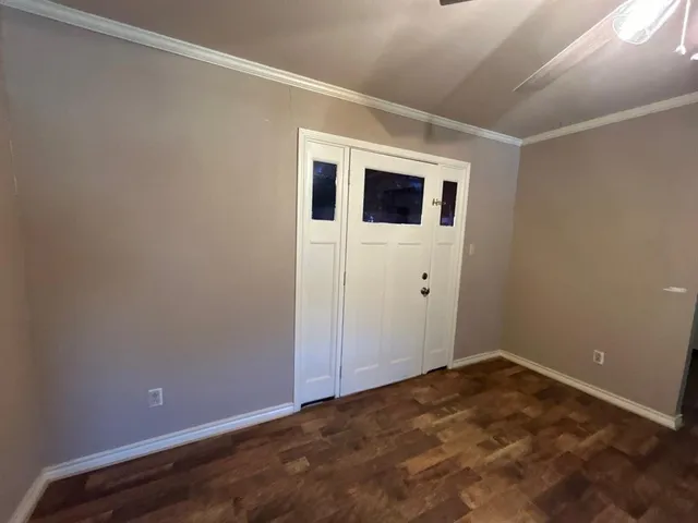 a view of a livingroom with an empty space
