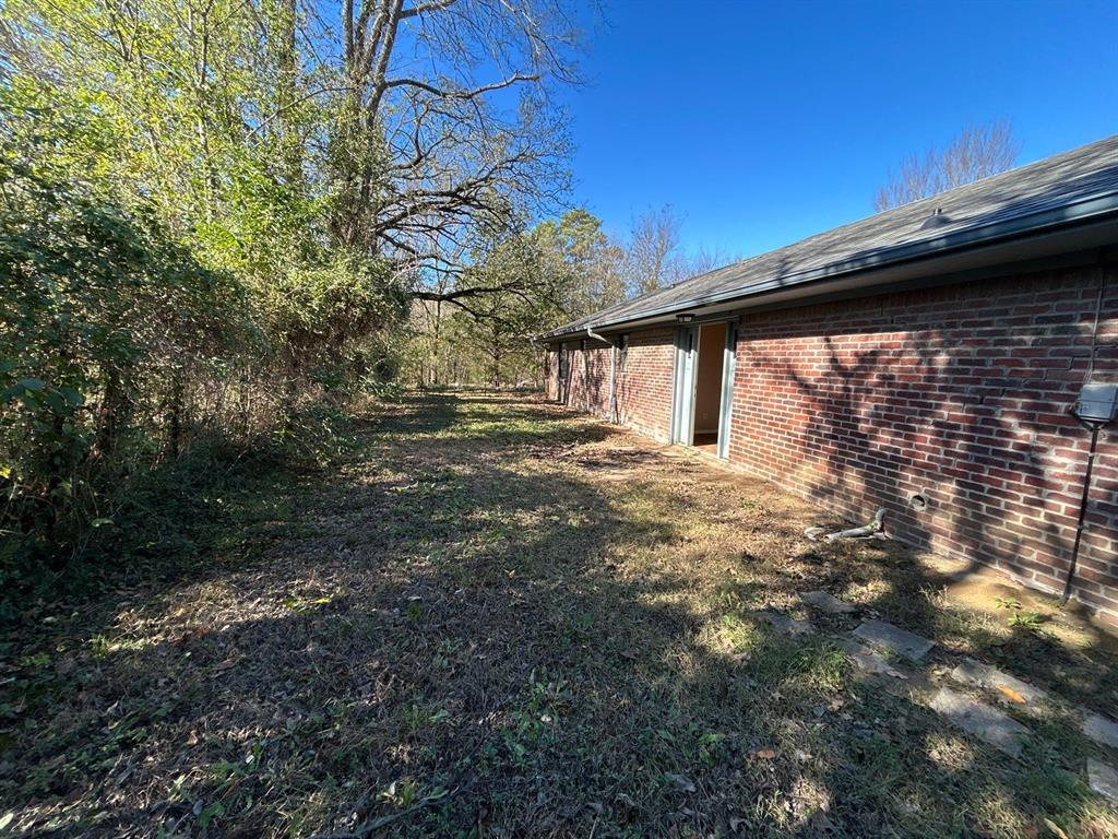 928 Vz County Road 3828 Wills Point, TX 75169 - Photo 28 of 29 a backyard of a house with lots of green space