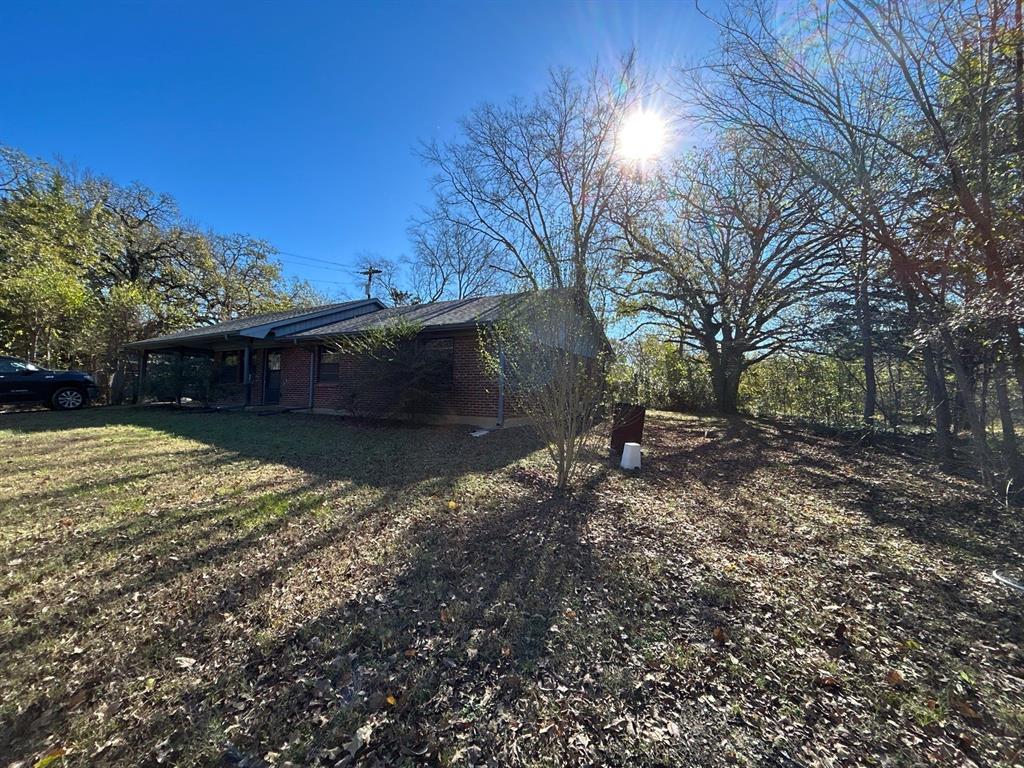 928 Vz County Road 3828 Wills Point, TX 75169 - Photo 4 of 29 a backyard of a house with lots of green space