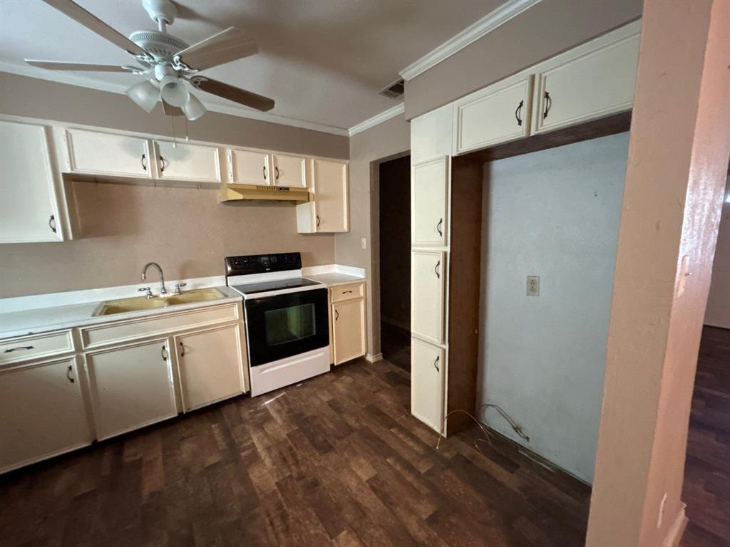 928 Vz County Road 3828 Wills Point, TX 75169 - Photo 10 of 29 a kitchen with granite countertop a sink stainless steel appliances and cabinets