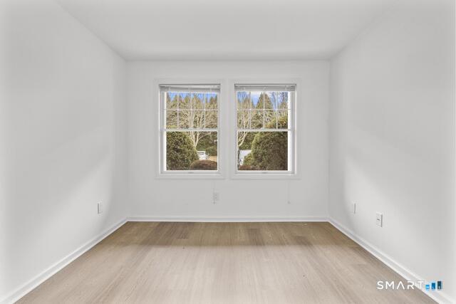 468 Main Street, Unit 111 East Lyme, CT 06357 - Photo 14 of 25 an empty room with a window