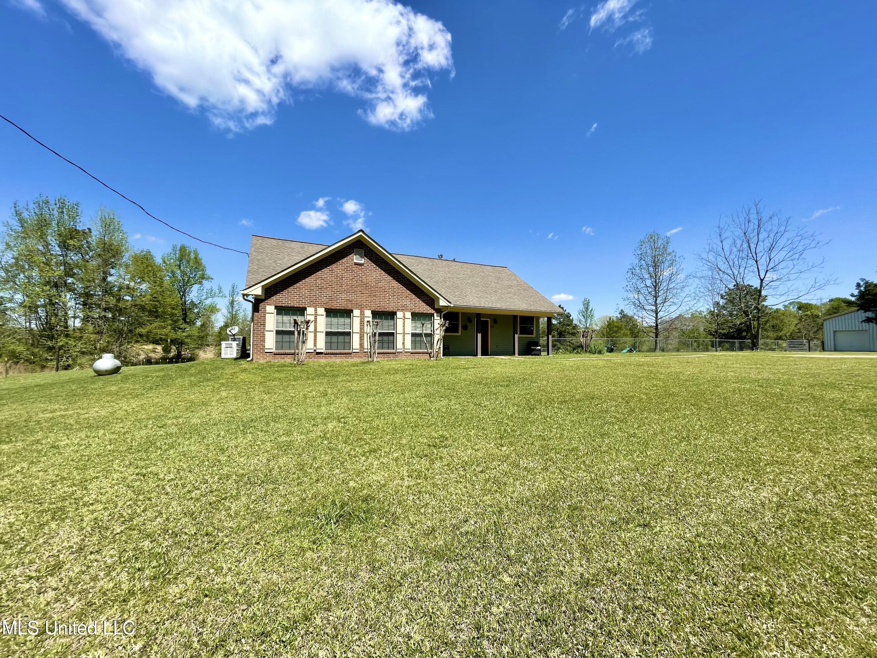 2042 Mathis Road Crystal Springs, MS 39059 - Photo 3 of 47 B3E599EA-68A2-4E3B-89FD-99B40D7A7EB3