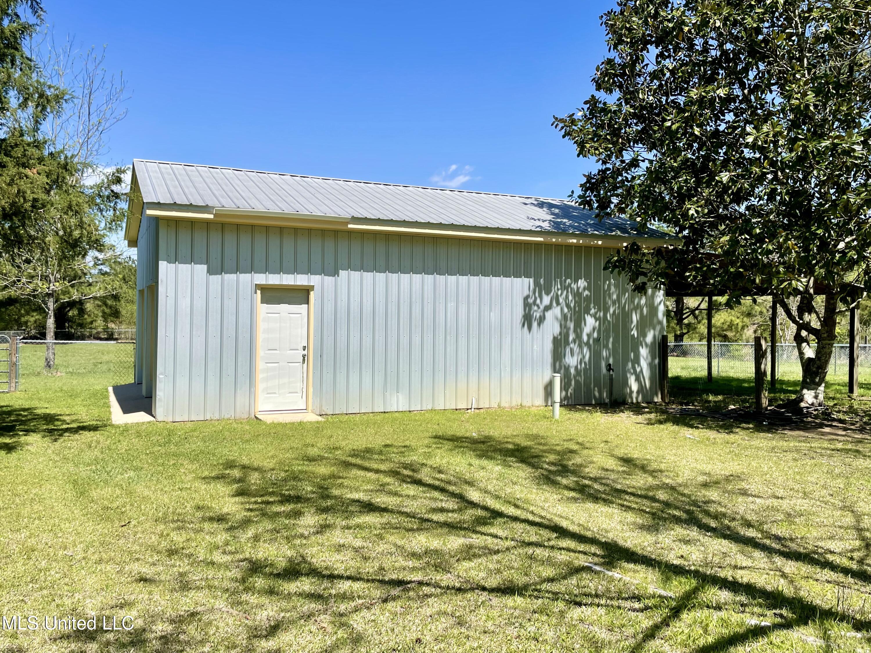 2042 Mathis Road Crystal Springs, MS 39059 - Photo 32 of 47 1CEC2126-3FBE-41F1-9B5F-130C8935B6C3