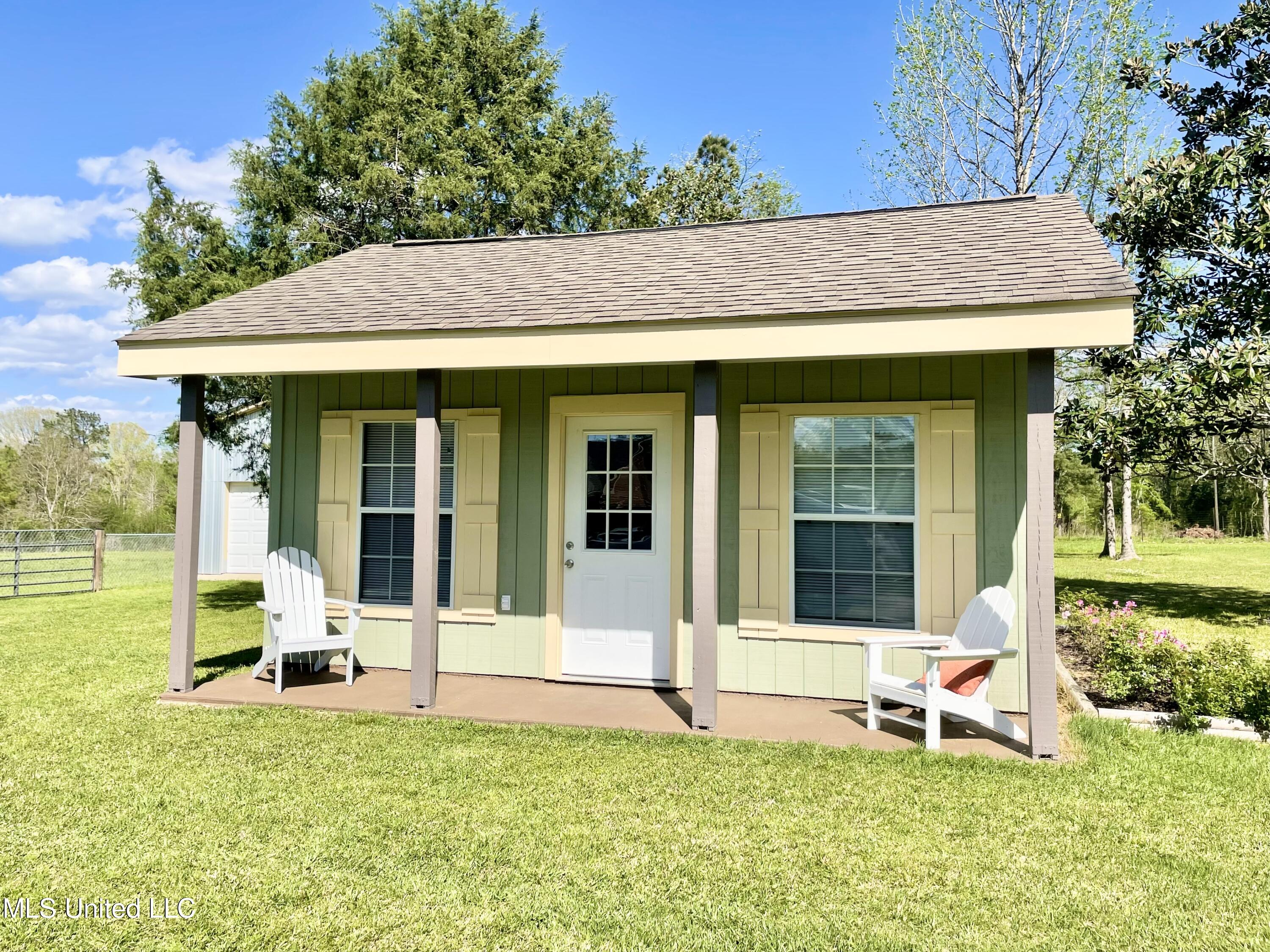 2042 Mathis Road Crystal Springs, MS 39059 - Photo 4 of 47 FFC5A407-5095-458A-B611-F991B595DC46
