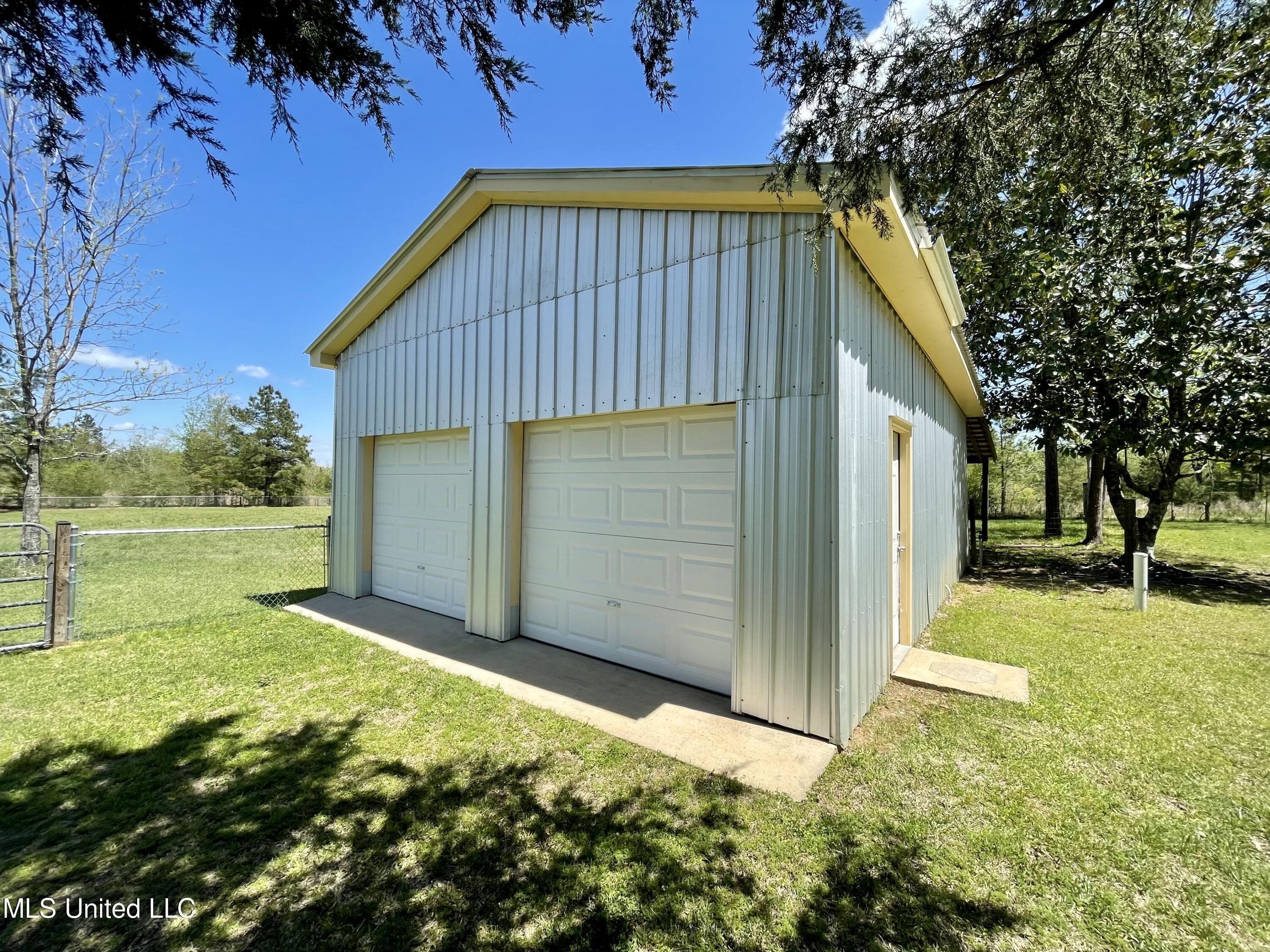 2042 Mathis Road Crystal Springs, MS 39059 - Photo 5 of 47 A2ACABA7-C4B3-4E15-BFD4-5F4AF1388B80