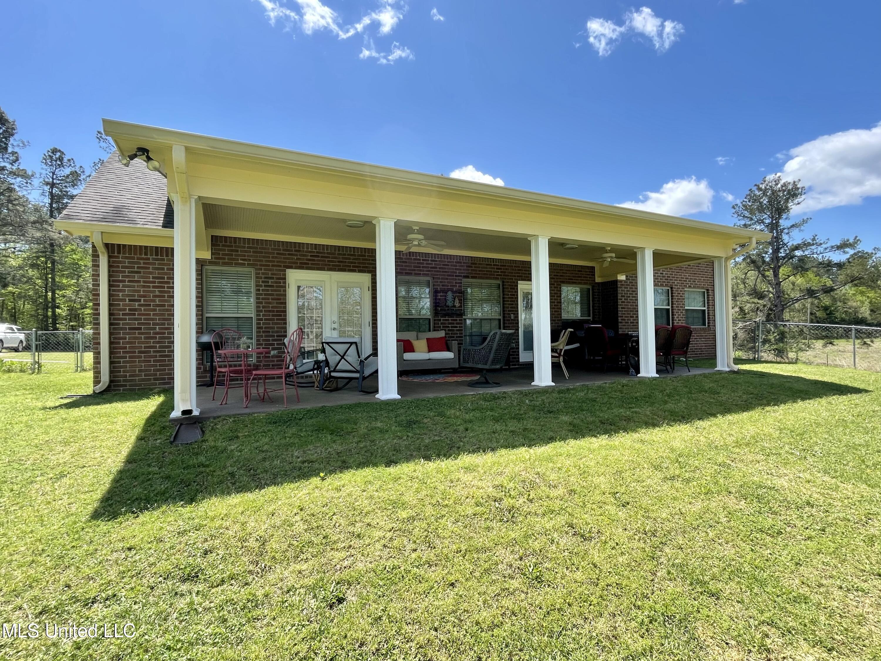 2042 Mathis Road Crystal Springs, MS 39059 - Photo 6 of 47 68E86DCF-B96D-465D-B418-4E3CABAF10F2