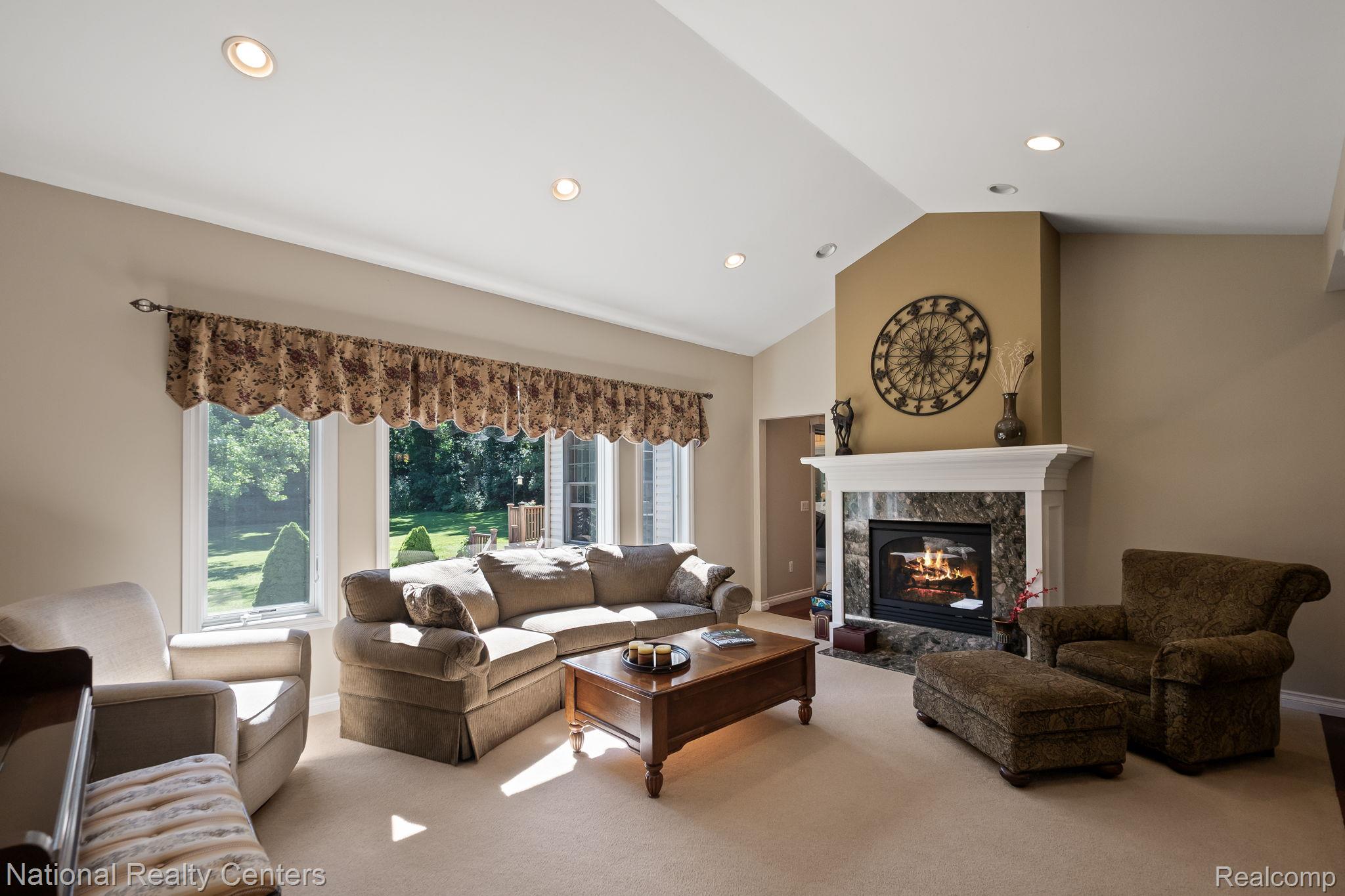 10180 Hadley Road Clarkston, MI 48348 - Photo 6 of 54 24-web-or-mls-P2577353.jpg