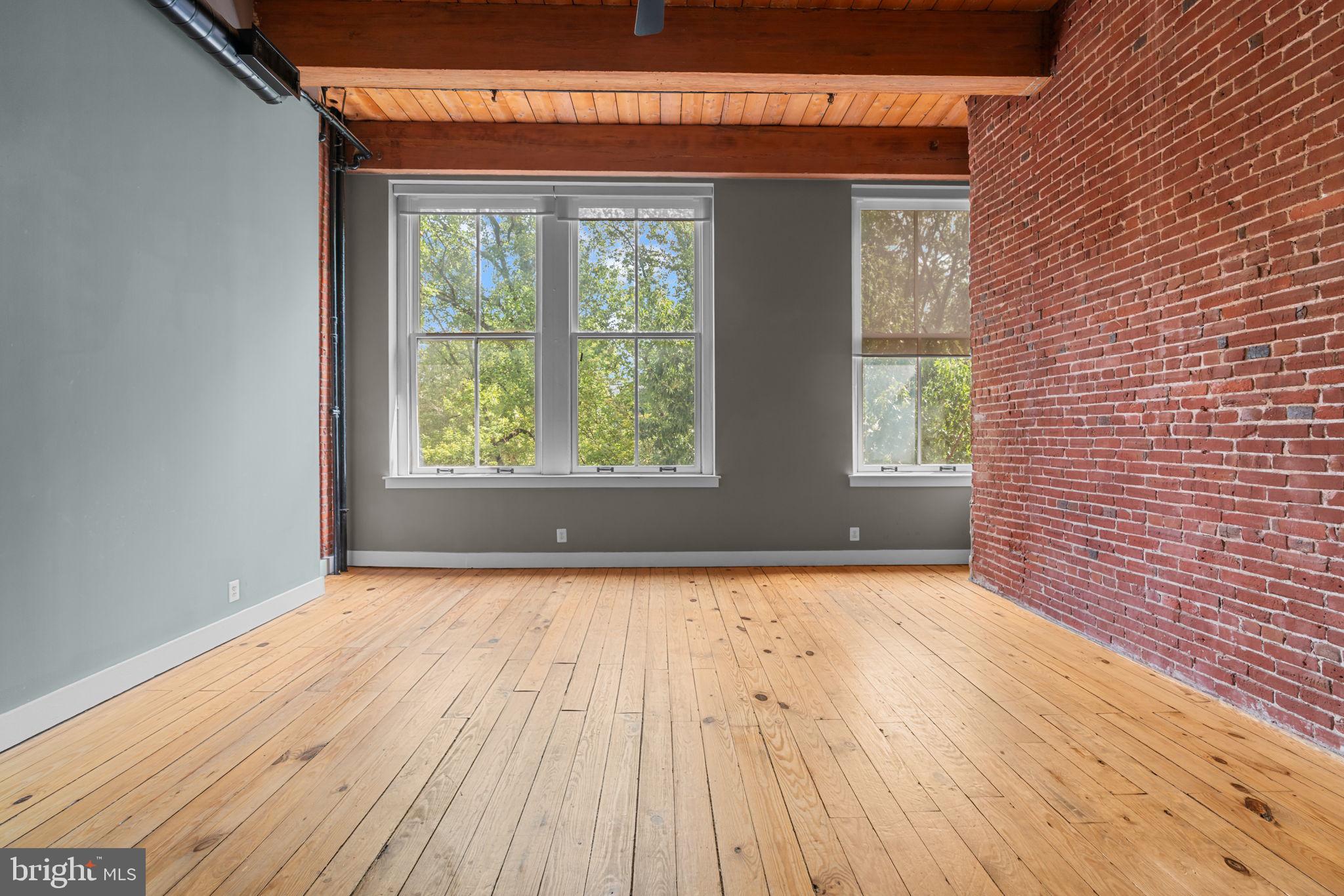 309 Arch Street, Unit 301 Philadelphia, PA 19106 - Photo 20 of 36 a view of an empty room with wooden floor and a window