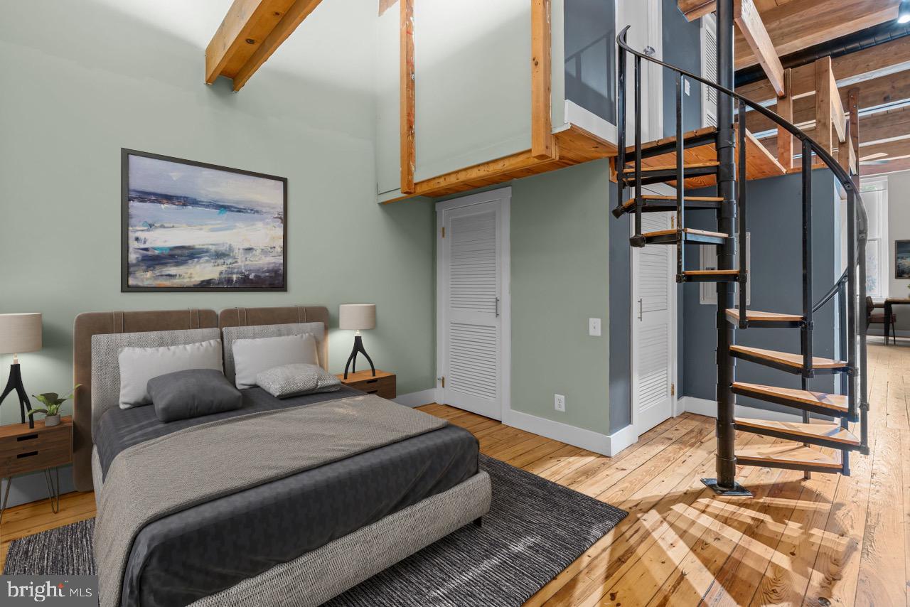 309 Arch Street, Unit 301 Philadelphia, PA 19106 - Photo 29 of 36 a bedroom with a bed and a painting on the wall