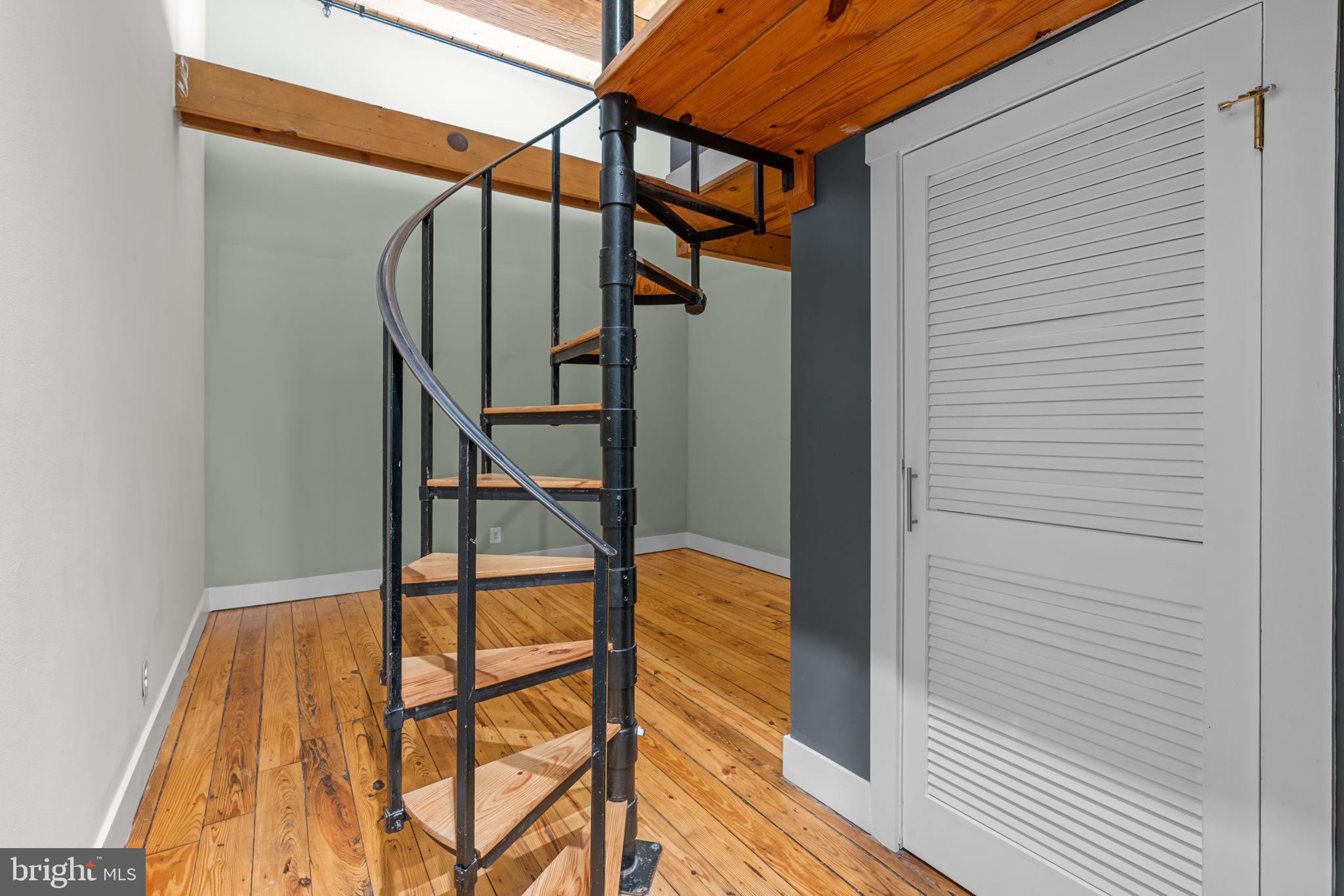 309 Arch Street, Unit 301 Philadelphia, PA 19106 - Photo 30 of 36 a view of entryway