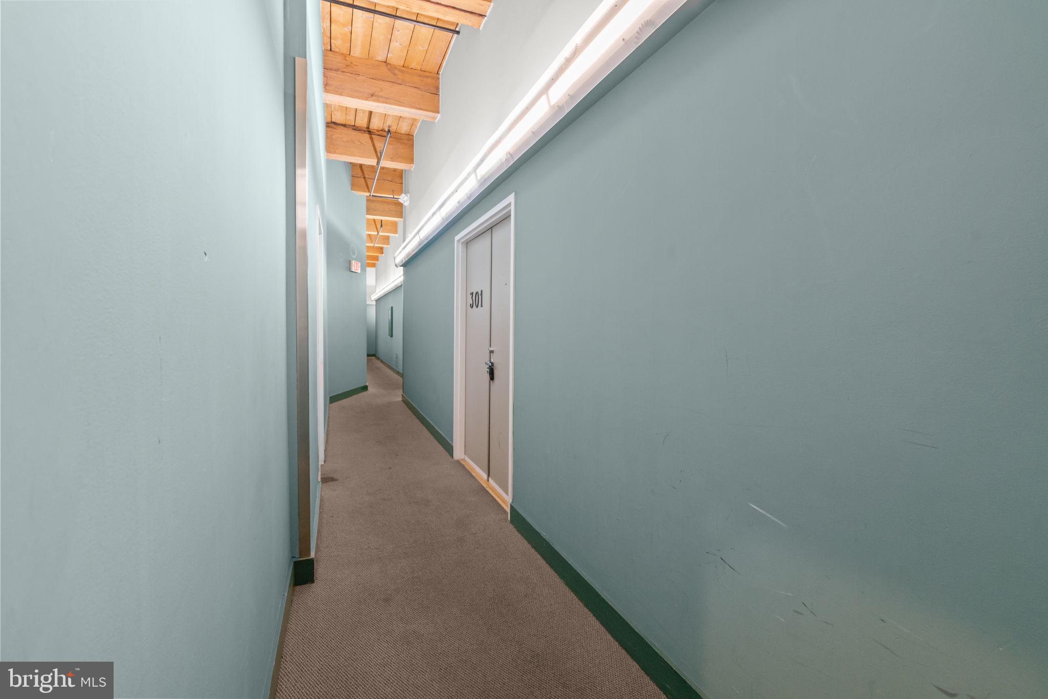 309 Arch Street, Unit 301 Philadelphia, PA 19106 - Photo 32 of 36 a view of a hallway with a window