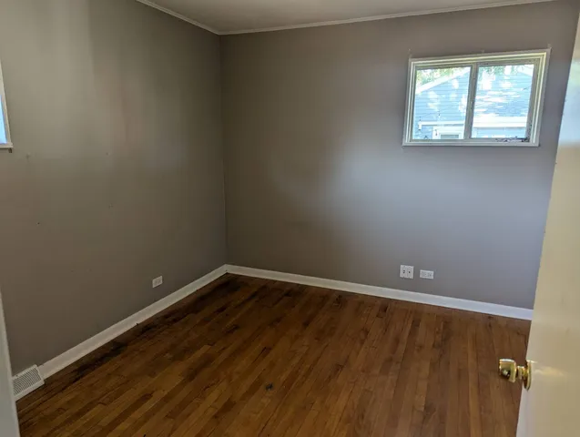 $2,400 | 413 West Palatine Road, Palatine, IL 60067