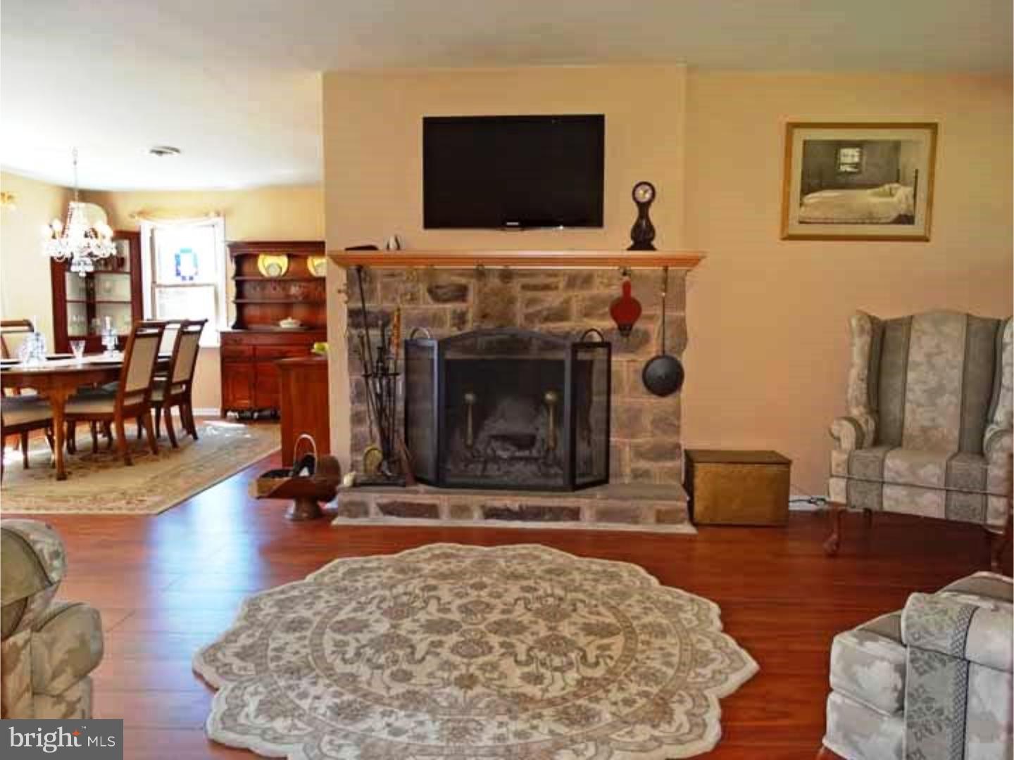148 Coach Road Langhorne, PA 19047 - Photo 6 of 25 Living Room