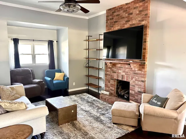 $230,000 | 1106 East Vandalia Road, Jacksonville, IL 62650