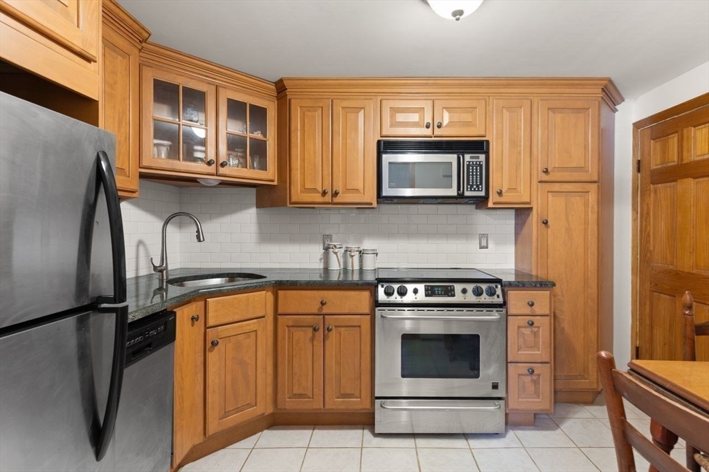 26 Summer Street, Unit 1 Marblehead, MA 01945 - Photo 11 of 35