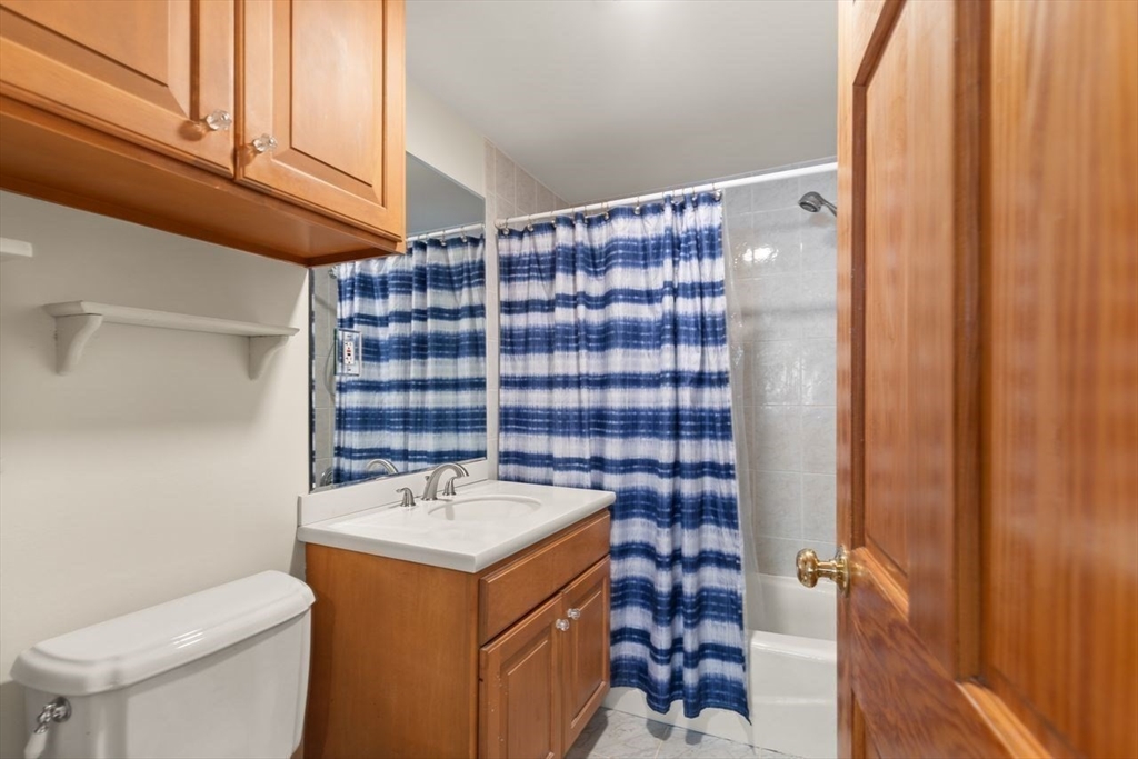 26 Summer Street, Unit 1 Marblehead, MA 01945 - Photo 19 of 35