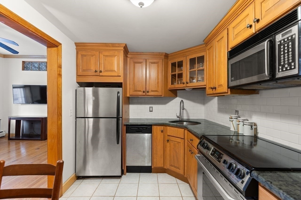 26 Summer Street, Unit 1 Marblehead, MA 01945 - Photo 10 of 35