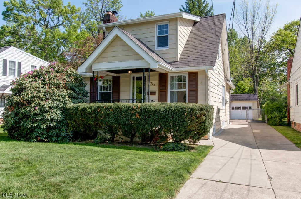 Welcome home to charming 5384 Summit Rd!