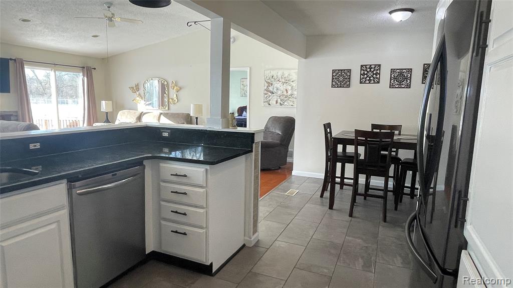 7120 Lapeer Road Davison, MI 48423 - Photo 10 of 48