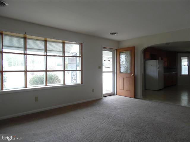 1508 Bachmans Valley Road Westminster, MD 21158 - Photo 3 of 27 Living Room
