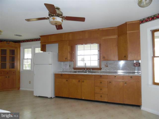 1508 Bachmans Valley Road Westminster, MD 21158 - Photo 5 of 27 Kitchen