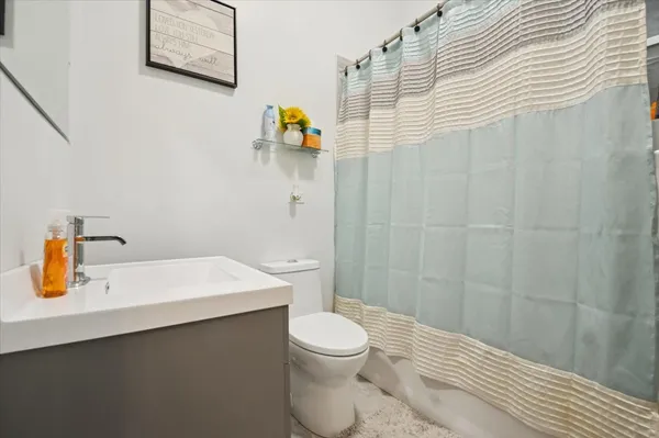 $2,200 | 1448 North Fairfield Avenue, Unit 1, Chicago, IL 60622