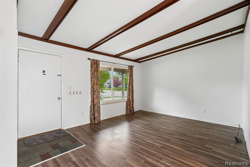 717 Murphy Court Linden, MI 48451 - Photo 4 of 29