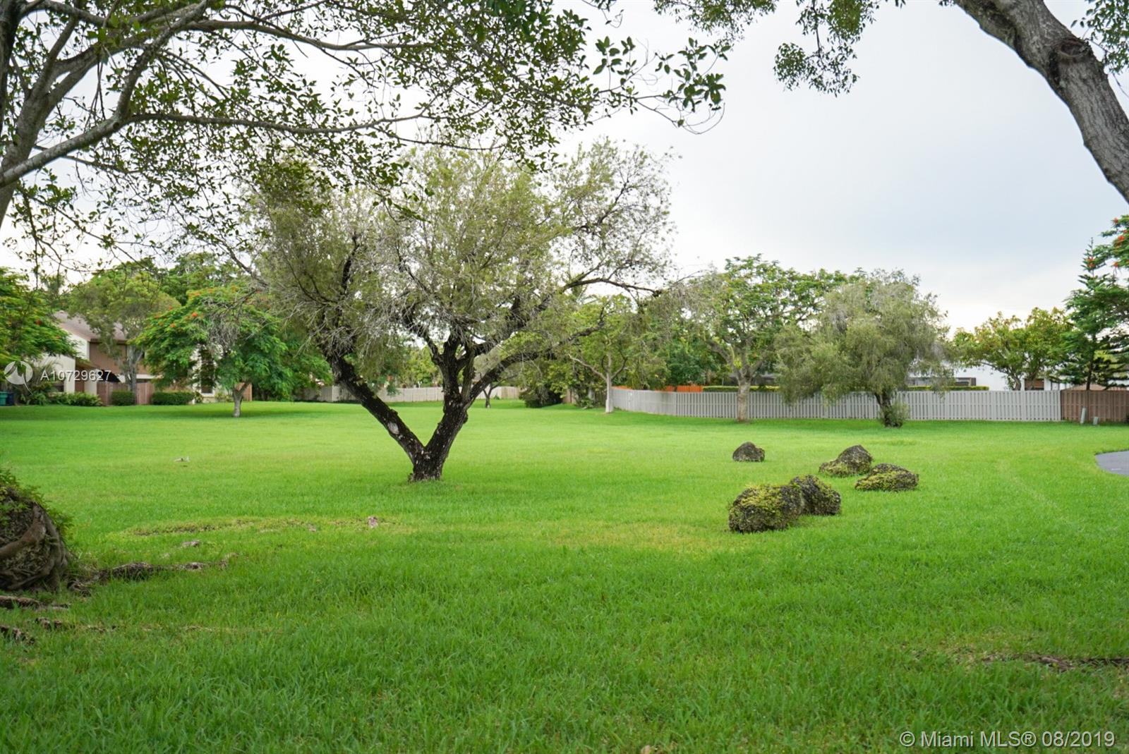11501 Southwest 109th Road, Unit 13D Miami, FL 33176 - Photo 29 of 30 Garden photo 2 - Common Area