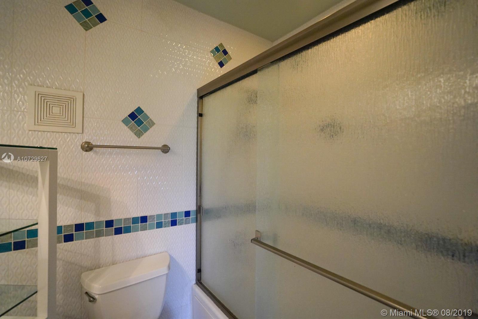 11501 Southwest 109th Road, Unit 13D Miami, FL 33176 - Photo 10 of 30 Master Bath photo 2